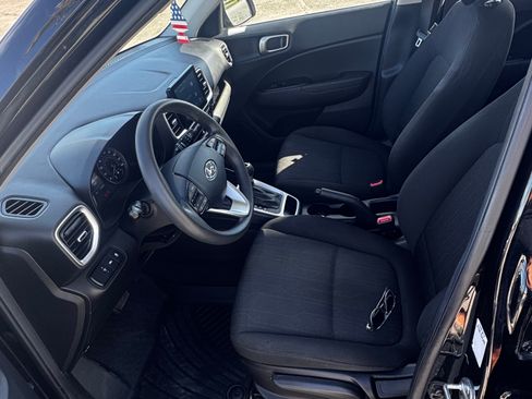 Used 2021 Hyundai Venue SE image 18