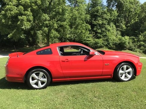 Used 2014 Ford Mustang GT image 2