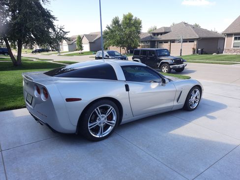 Used 2006 Chevrolet Corvette Coupe w/ Preferred Equipment Group image 1