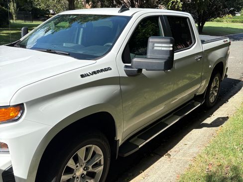 Used 2021 Chevrolet Silverado 1500 Custom w/ Custom Max Trailering Package AWD/4WD image 4