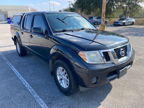 Used 2016 Nissan Frontier SV image 1
