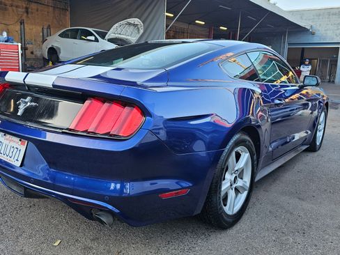 Used 2015 Ford Mustang Coupe image 6