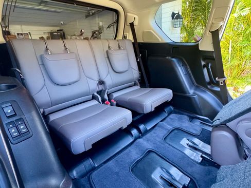 Used 2021 Lexus GX 460 Premium w/ Accessory Package image 24