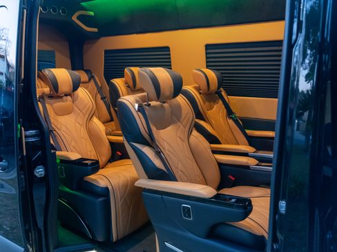 Used 2025 Mercedes-Benz Sprinter 2500 image 8