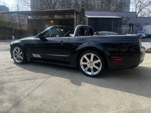 Used 2005 Ford Mustang GT Premium image 25
