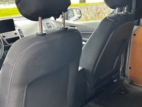 Used 2019 Ford Transit Connect XLT image 9