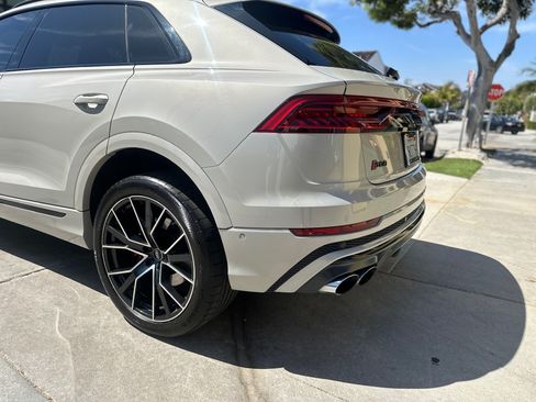 Used 2023 Audi SQ8 Premium Plus w/ SQ8 Luxury Package AWD/4WD image 10