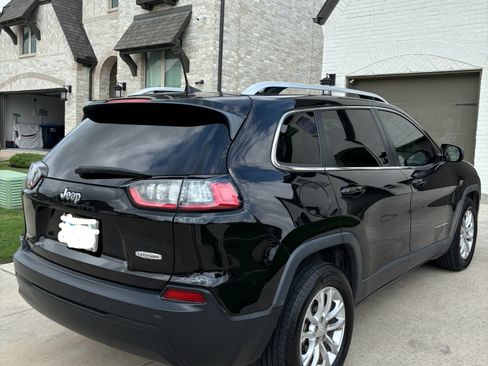 Used 2019 Jeep Cherokee Latitude w/ Popular Appearance Group image 2