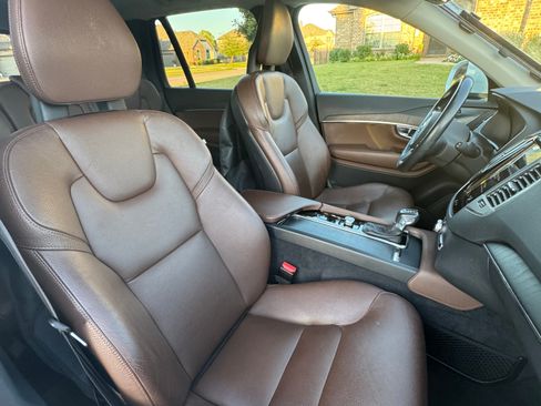 Used 2020 Volvo XC90 T6 Momentum image 11