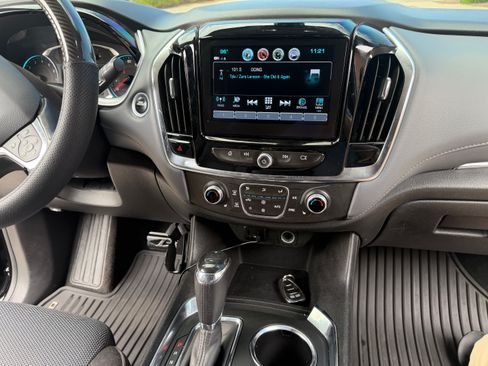 Used 2018 Chevrolet Traverse LT FWD image 12