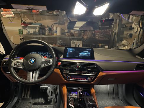 Used 2018 BMW M5 image 13