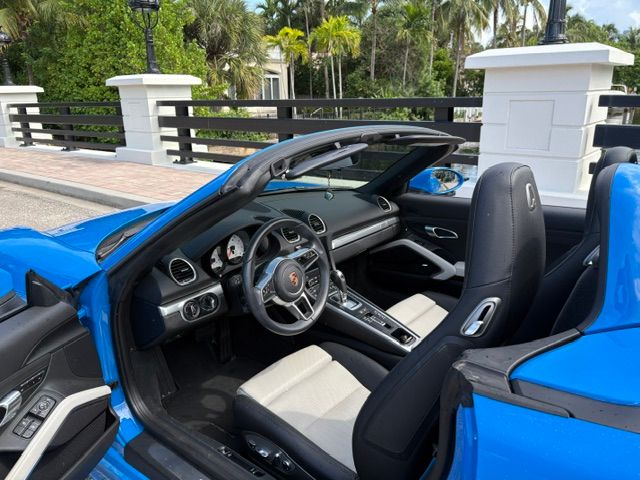 Used 2024 Porsche 718 Boxster RWD image 9
