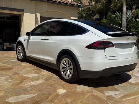 Used 2018 Tesla Model X 75D AWD/4WD image 4