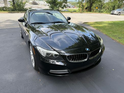 Used 2009 BMW Z4 sDrive30i RWD image 2