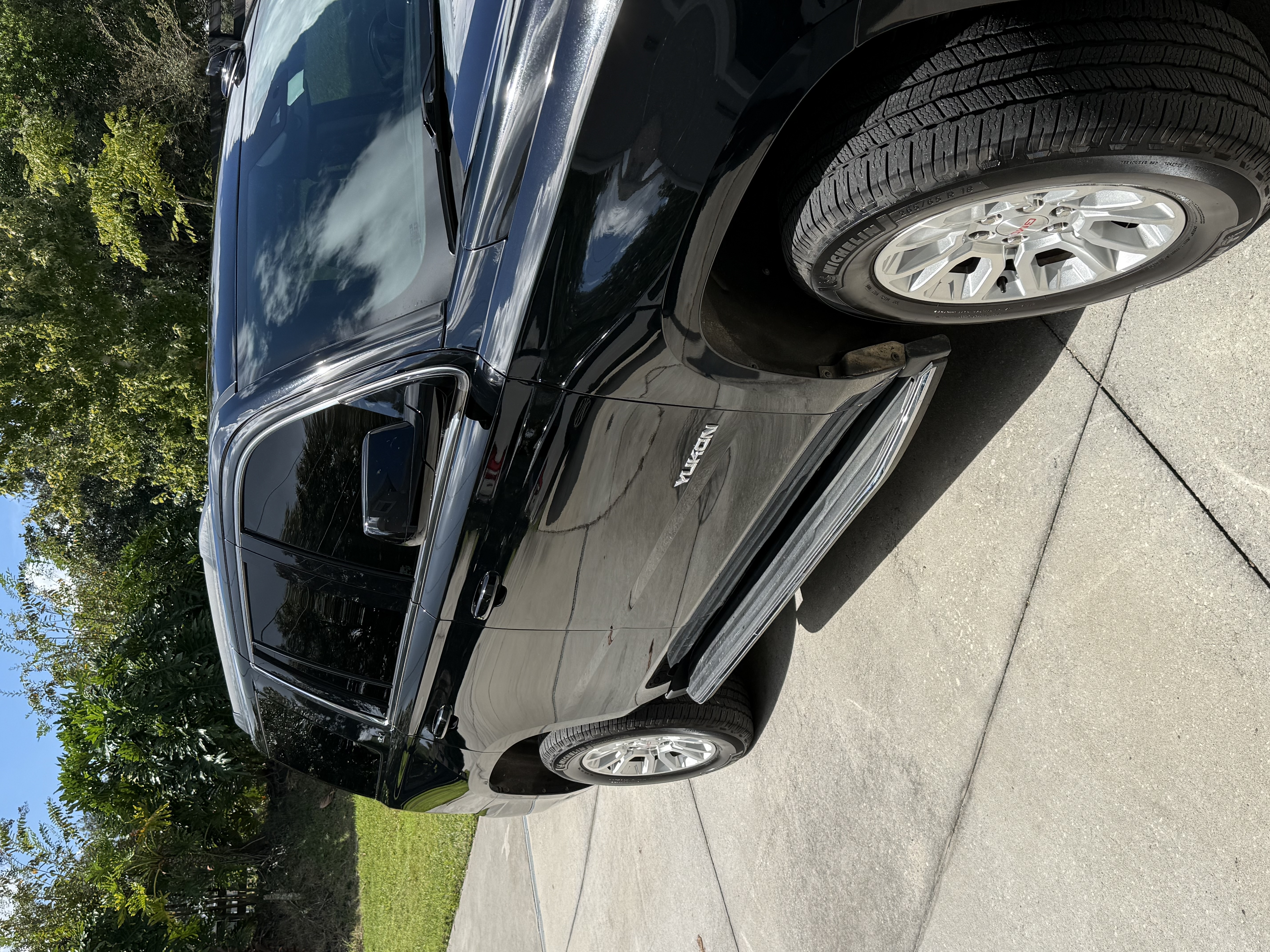 Used 2020 GMC Yukon SLT AWD/4WD image 2