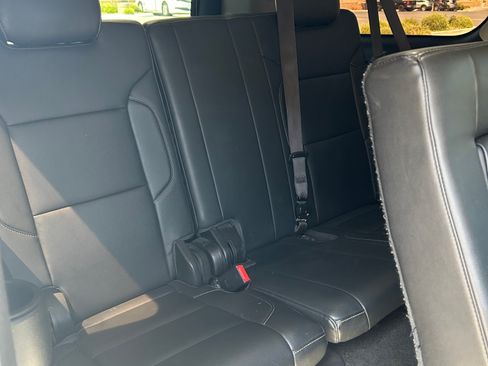 Used 2018 Chevrolet Suburban LT RWD image 14