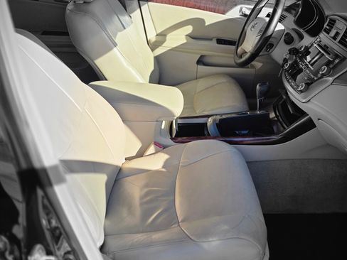 Used 2011 Toyota Avalon Limited image 9