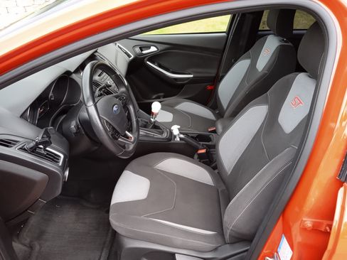 Used 2017 Ford Focus ST FWD image 4