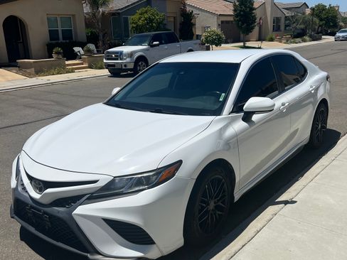 Used 2018 Toyota Camry SE w/ Convenience Package FWD image 8