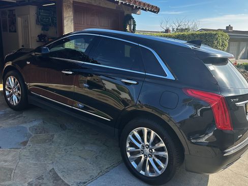 Used 2017 Cadillac XT5 Platinum w/ Driver Assist Package image 2
