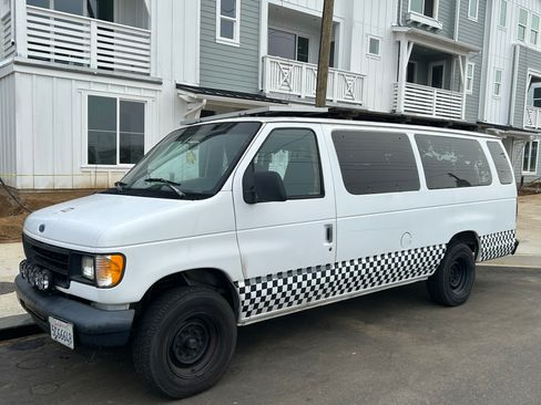 Used 1994 Ford E-250 and Econoline 250 Super image 1