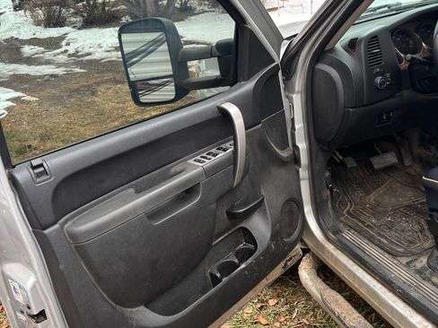 Used 2010 GMC Sierra 2500 SLE w/ Suspension Package, Off-Road image 4