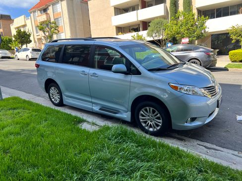 Used 2016 Toyota Sienna XLE w/ XLE Navigation Package image 2