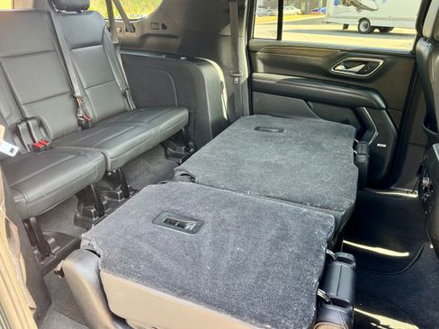 Used 2021 Chevrolet Suburban LT RWD image 21