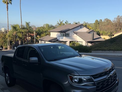Used 2022 Chevrolet Colorado LT w/ Safety Package RWD image 2