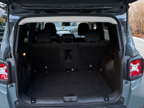 Used 2018 Jeep Renegade Altitude w/ Popular Equipment Group image 15