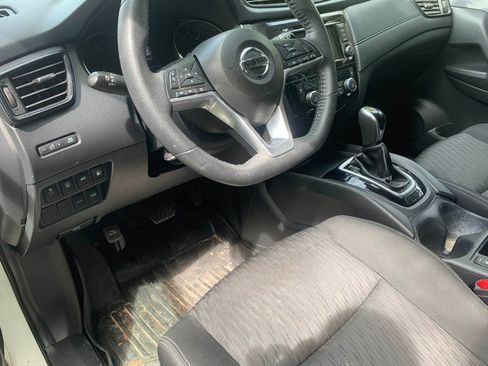 Used 2020 Nissan Rogue SV image 5