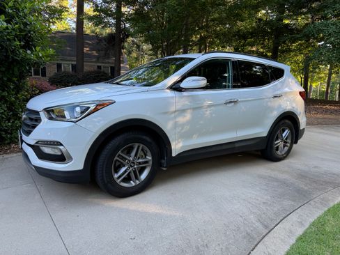 Used 2017 Hyundai Santa Fe Sport FWD image 2