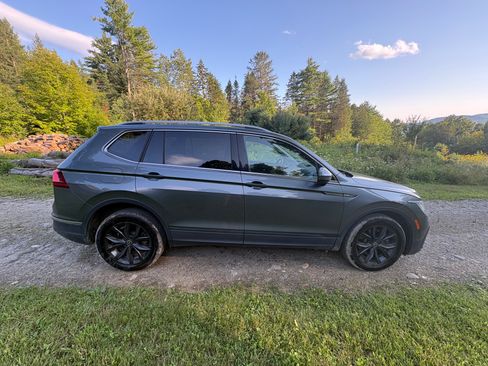 Used 2022 Volkswagen Tiguan SE w/ Panoramic Sunroof Package AWD/4WD image 4