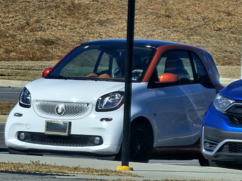 Used 2016 smart fortwo passion image 1