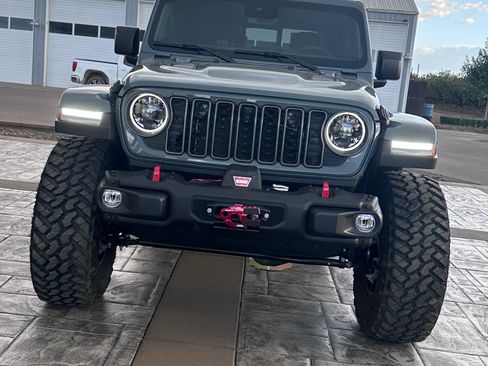 Used 2025 Jeep Gladiator Rubicon AWD/4WD image 16