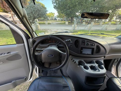 Used 2004 Ford E-350 and Econoline 350 Extended Super Duty image 25