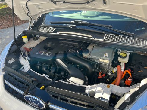 Used 2017 Ford C-MAX Energi Titanium w/ Equipment Group 501A image 13