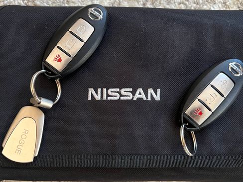 Used 2013 Nissan Rogue SL AWD/4WD image 9
