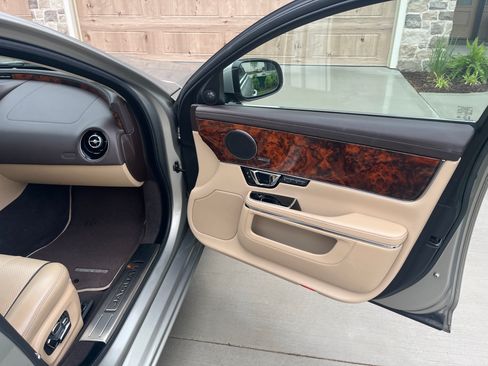 Used 2014 Jaguar XJ L Portfolio AWD/4WD image 14