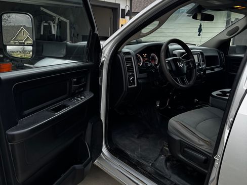 Used 2018 RAM 3500 Tradesman w/ Chrome Appearance Group AWD/4WD image 11