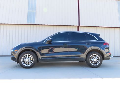 Used 2015 Porsche Cayenne Diesel w/ Premium Package image 4