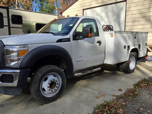 Used 2016 Ford F550 XL 165 W.B. 2D image 1