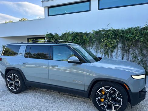 Used 2023 Rivian R1S Adventure image 4