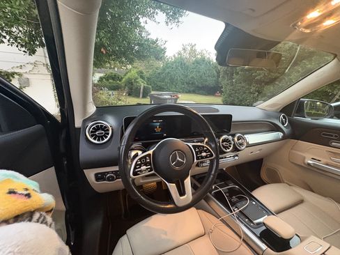 Used 2021 Mercedes-Benz GLB 250 4MATIC image 6