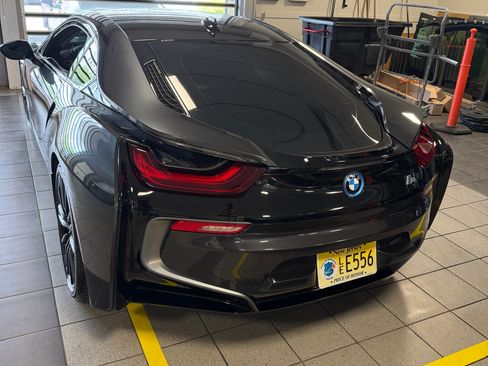 Used 2020 BMW i8 Coupe AWD/4WD image 6