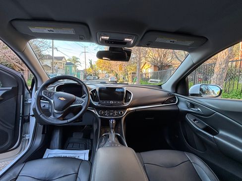 Used 2016 Chevrolet Volt Premier w/ Driver Confidence Package image 4