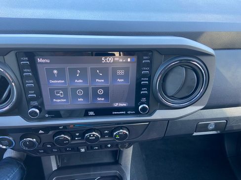 Used 2022 Toyota Tacoma TRD Sport w/ TRD Premium Sport Package AWD/4WD image 19