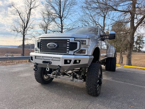 Used 2020 Ford F350 Limited image 2