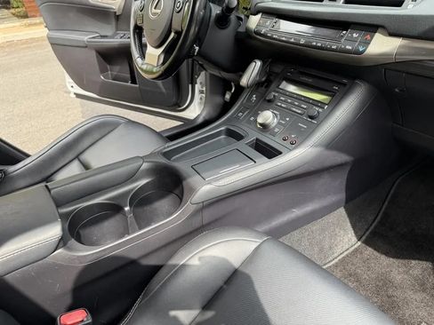 Used 2017 Lexus CT 200h 200h Hatchback 4D image 10