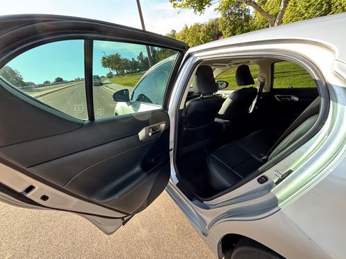 Used 2014 Lexus CT 200h FWD image 10